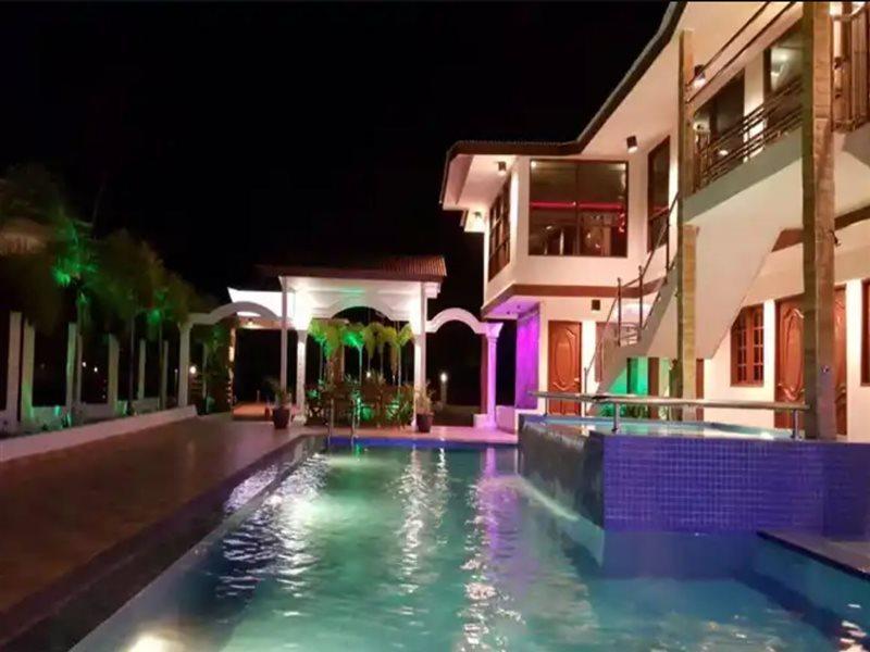 Alsafina Kijal Beach Resort & Restaurant Buitenkant foto