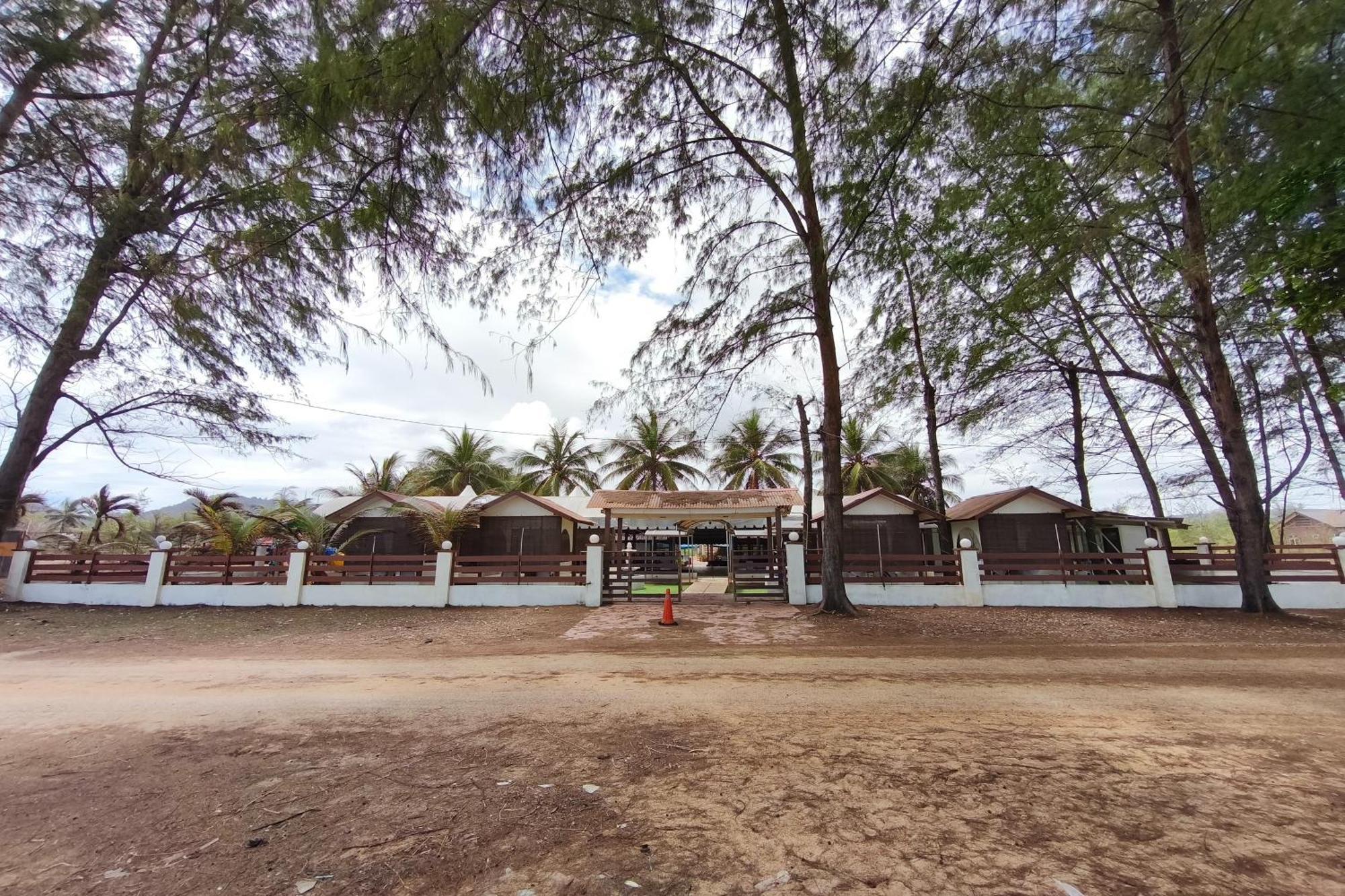 Alsafina Kijal Beach Resort & Restaurant Buitenkant foto