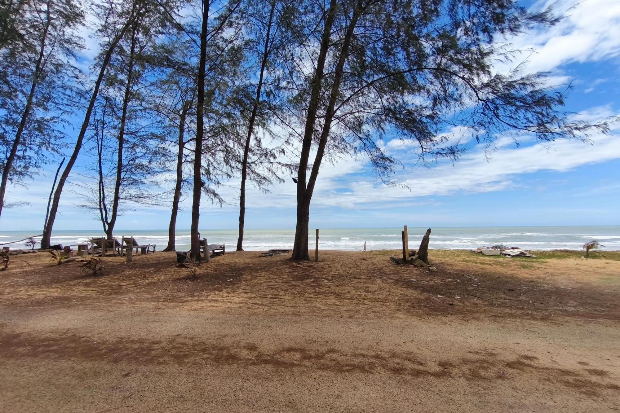 Alsafina Kijal Beach Resort & Restaurant Buitenkant foto