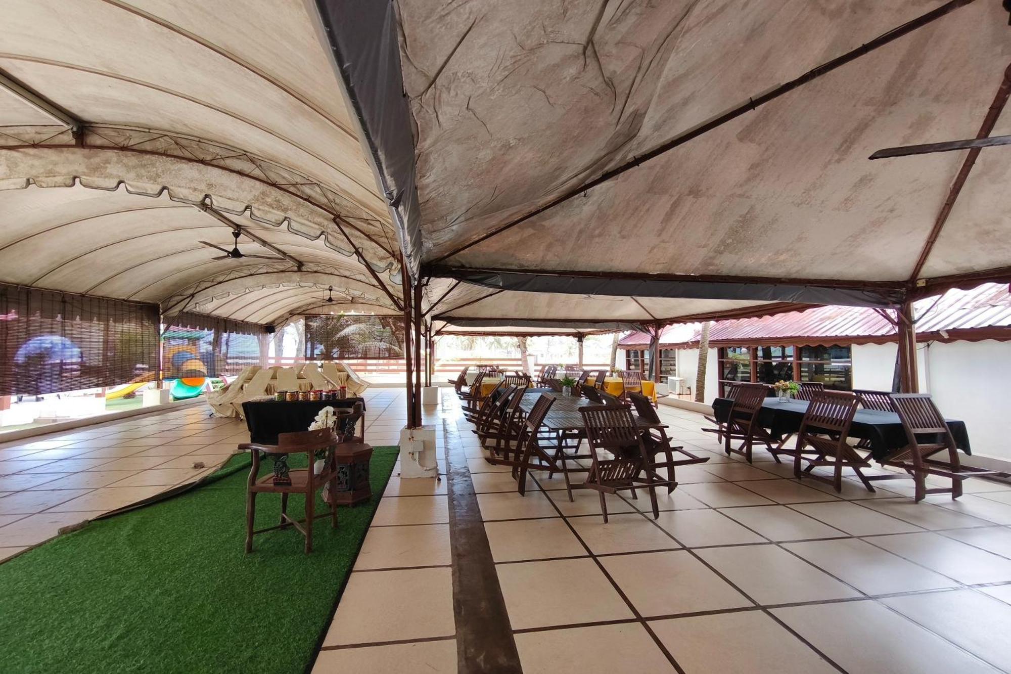 Alsafina Kijal Beach Resort & Restaurant Buitenkant foto
