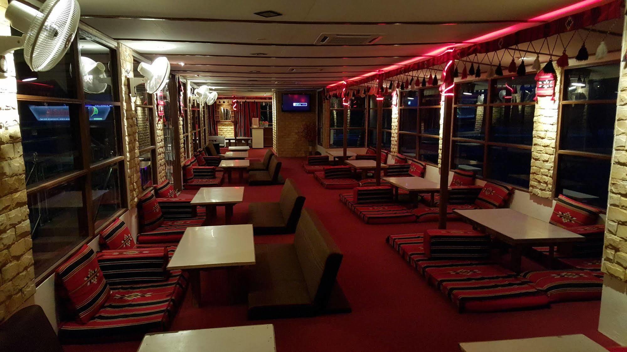 Alsafina Kijal Beach Resort & Restaurant Buitenkant foto