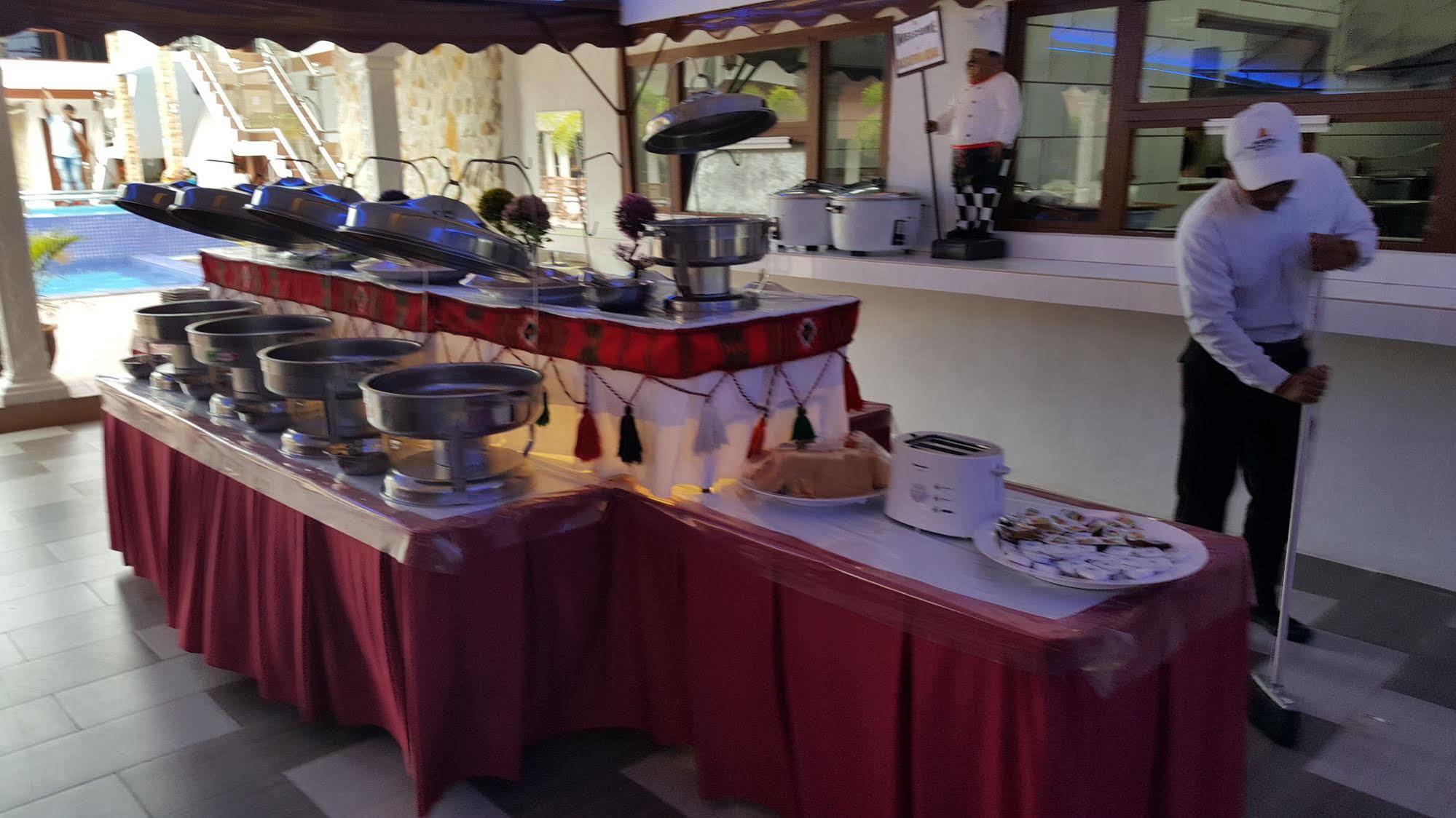 Alsafina Kijal Beach Resort & Restaurant Buitenkant foto
