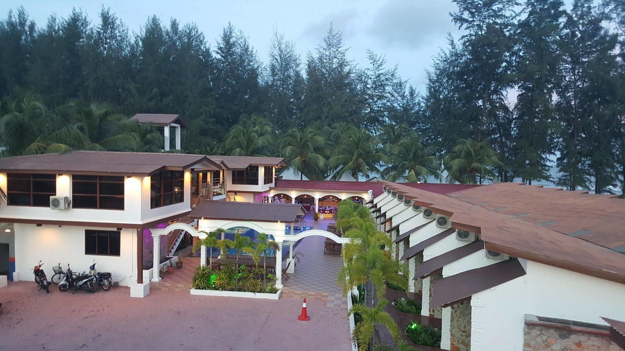 Alsafina Kijal Beach Resort & Restaurant Buitenkant foto